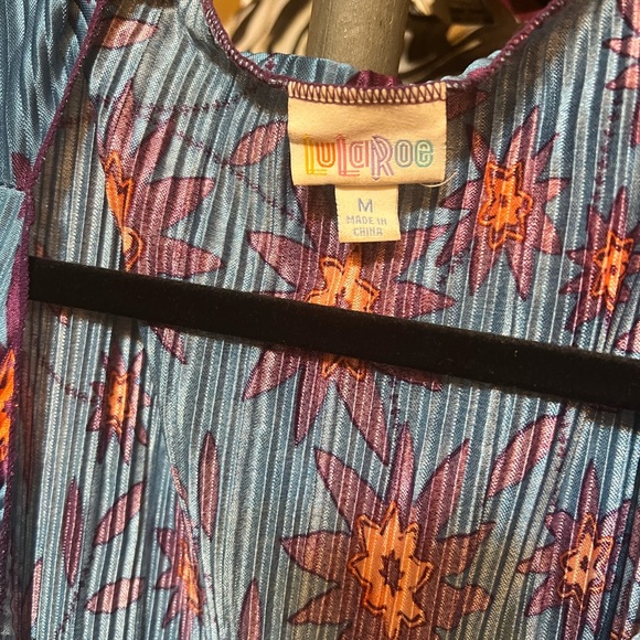 LuLaRoe Lindsay NWOT - Picture 2 of 4